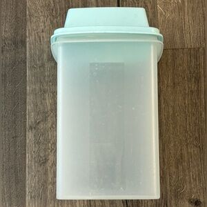 Tupperware Pickle Keeper Blue Lid & Clear Container NO KEEPER AS IS